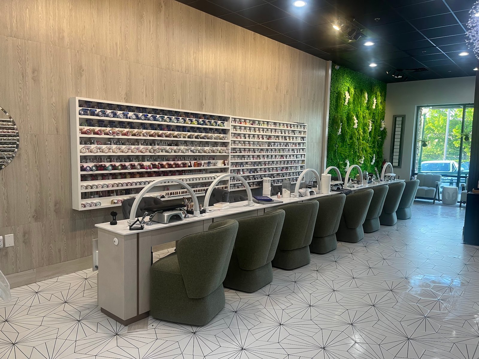 Friendly Nails salon experience in Winston Salem